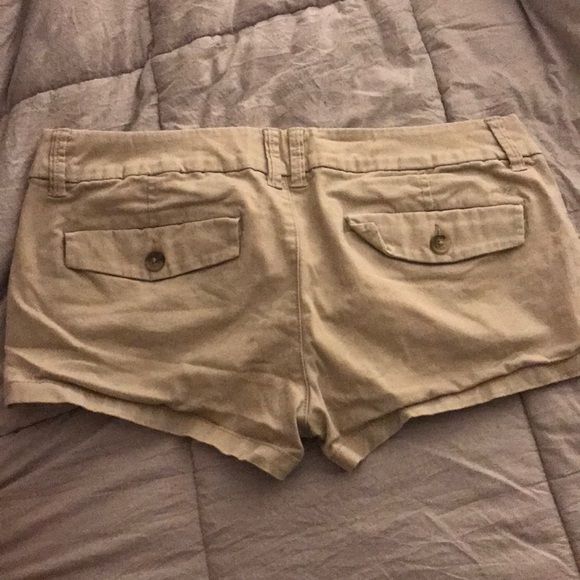 Tan shorts - Picture 4 of 4